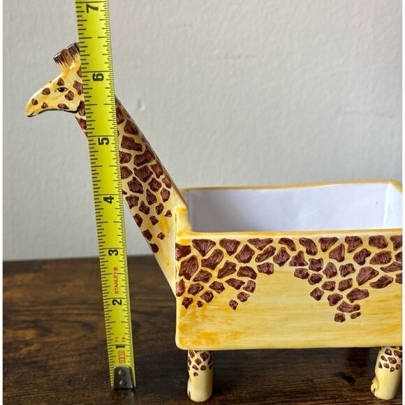 FAÏENCERIES D’ART DE MALICORNE / COLLECTION GÉRARD NOURI
Small giraffe planter - Picture 4 of 10